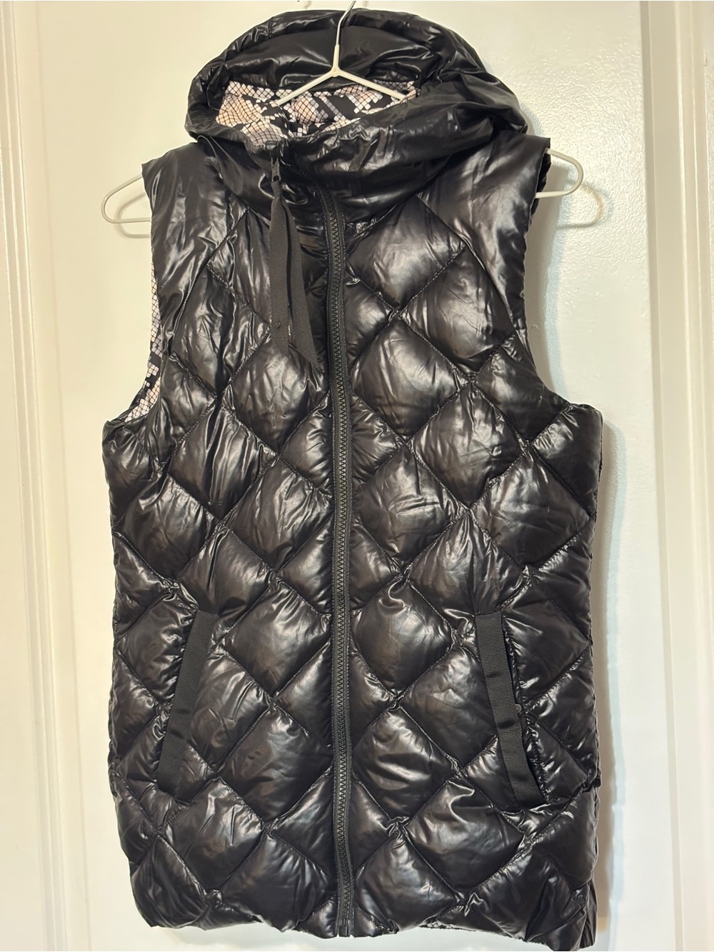 Lululemon "The Fluffiest Vest" in Black / Ziggy Snake Butter Pink Black Sz 4